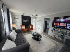 Luxury 4BR Retreat PS5 Massage Chair Renovated