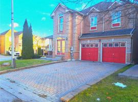 Thrilling Homey Escape In Toronto Area، فندق في أجاكس
