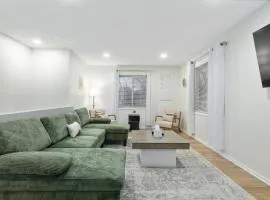 Beautiful Overland Park 3 King Bed Modern Getaway