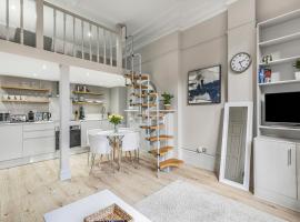 Well Appointed Garden Condo in Kensington Olympia, hotel i London