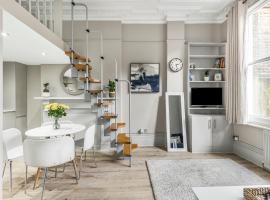 Well Appointed Garden Condo in Kensington Olympia, Hotel in London