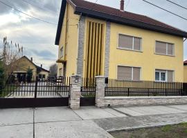 Airport Relax 3 bedroom apartment, hótel í Vecsés