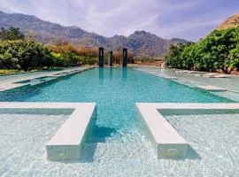 Avartarn Miracles Hotel