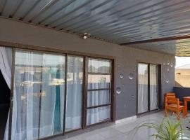 Yadah Accommodations, hotelli Lothlekanessa