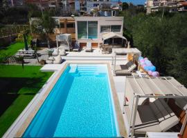 Modular Bungalows With Heated Pool Artemis Greece, khách sạn ở Artemida