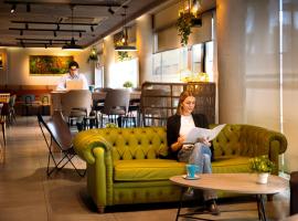 Hotel Bed4U Pamplona, hotell i Cordovilla