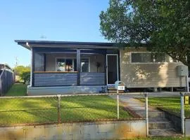 Bongaree Beach Shack - close to the bridge!