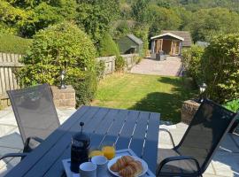 Cosy Cottage in Grindleford, Garden, Views & Walks on the Doorstep, 4 Guests, hotel a Grindleford Bridge
