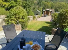 Cosy Cottage in Grindleford, Garden, Views & Walks on the Doorstep, 4 Guests