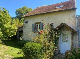 Maison au jardin à Bannost-Villegagnon، فندق في Bannost