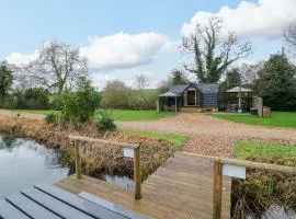 Acorn Lodge At Bridge Lake Farm & Fishery