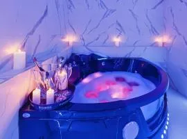 Jacuzzi LoveAparts Marki Romantic Getaway