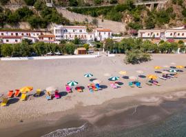 Testa di Monaco - Basic Beach Accommodations, hotel en Capo dʼOrlando