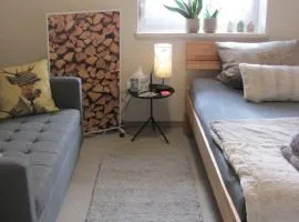 #2 Ruhiges gemütliches Gästezimmer mit 2 Einzelbetten Gemeinschaftsbad W-Lan Airport nah Late Night Check in Haus Nr 9,5