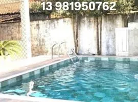 Casa espaçosa com Piscina e Churrasqueira 2 dorm