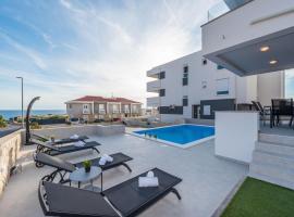 Pool Apartments Banta B