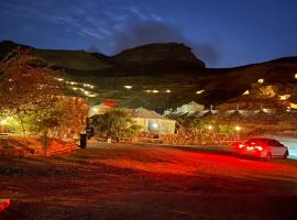 ملاذ الريف、アル・ウラーのホテル