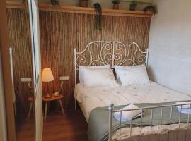 הzimער של ביטון, hotel a Merhav Am