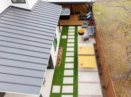 Austin Ember House with Hot Tub & Pit, hotel em Austin