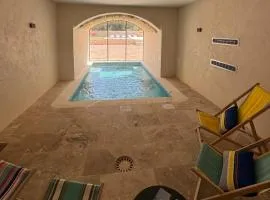 Mas en pierre 10 personnes - Piscines intérieure & extérieure