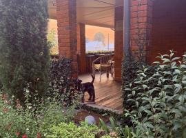 Towncottage Tenterfield Stay with Scenic Views, hotel v mestu Tenterfield