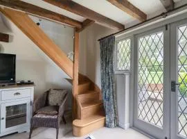 Luxury rural thatched cottage with cedar hot tub