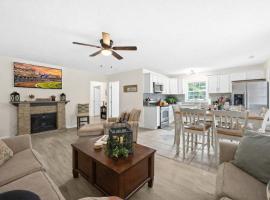 Rough River Lake Hideaway Your Lakeside Escape, hotelli kohteessa Fentress McMahan