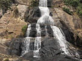 Coastal apartment, 5min from Hiriketiya beach, hotel i Batigama