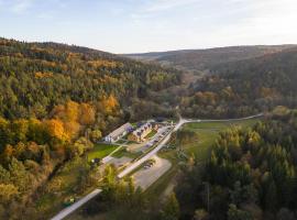 Ośrodek Szkoleniowo-Wypoczynkowy Radocyna – hotel w mieście Czarne