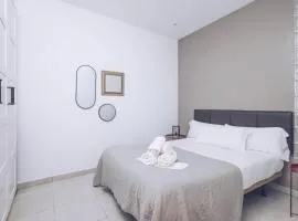 Stylish One-Bedroom Apartment in Prime Central Location