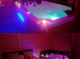 Suite romantique avec balnéo, hotel Saint-Maime városában