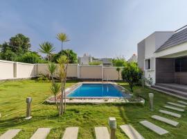 JhilMil Pool Villa Hill Views Pool 1hr Ecity, Hotel in Hosur