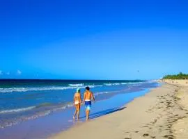 Beachside One bedroom Apt steps from prime beach generator parking included