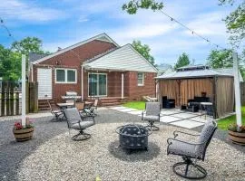 Quaint house, king bed 2min from down town