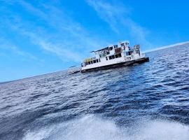 Nyathi House Boat – hotel w mieście Kariba