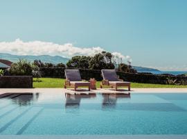 Casa do Mar - North Coast Ocean Views, Hotel in Calhetas