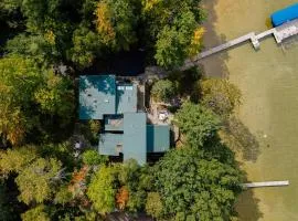 Lakeside Escape 5BR Hot Tub Family Friendly