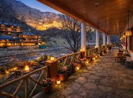 The Riverside Boutique Hotel - Tirthan Valley Inn #Garden & Bonfire Stay #Parking #Pet-Friendly