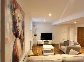 No1 - The Marilyn, Executive Flat Town Centre