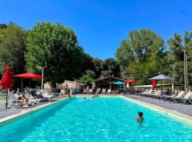 Camping La Berge Fleurie - Aquatique Vacances, Hotel in Mialet