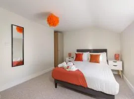 Large 4-Bedroom House in Banbury