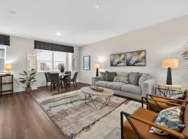 Modern Mid-Century Townhome w Deck near festivals