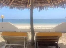 Dada Suites De Luxe Ocean View your Tropical Paradise with Breakfast Included