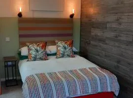 Thistles -Private Entrance Studio