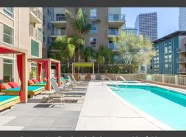 Snazzy 2BR Near Petco Park & Convention Center
