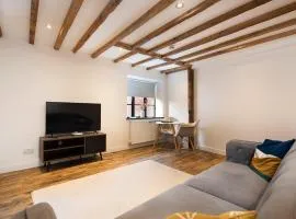 Spacious 1 Bedroom Flats by Banbury High Street