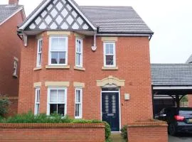 Spacious 4 Bedroom Home with Garden in Bedford