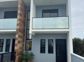 Casa geminada a 250 metros do mar