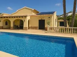 Beautiful 3 bedroom villa with heated private pool and mountain views