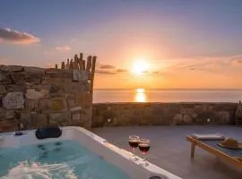 Intimate Mykonos Luxury Suite w Jacuzzi & Sea View
